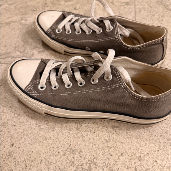 Converse - Picture 3 of 5